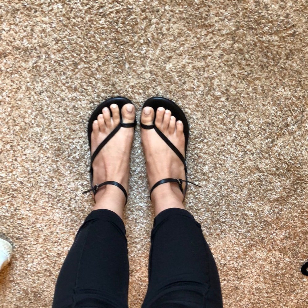 Splendid black sandals! In great condition!!